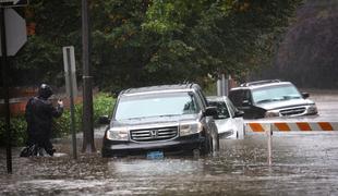 Širše območje mesta New York zajele obsežne poplave #video