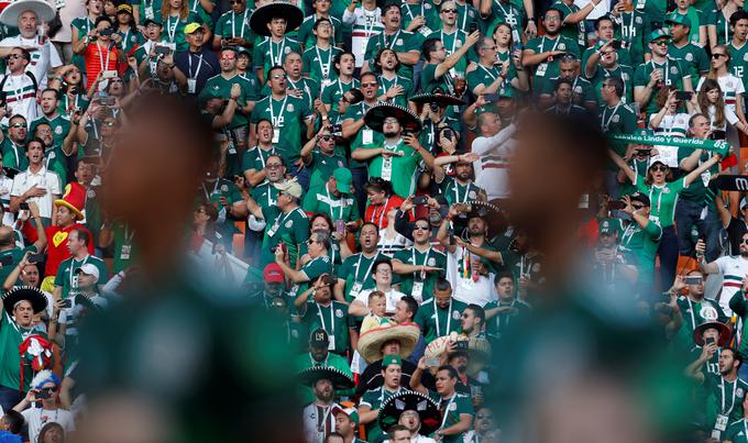 Mehičani so v četrtek razočarali svoje navijače. Bo proti Braziliji kaj bolje? Zaradi kazni ne bo smel nastopiti Hector Moreno. | Foto: Reuters
