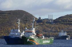 Rusija z uradno obtožbo piratstva proti aktivistom Greenpeacea