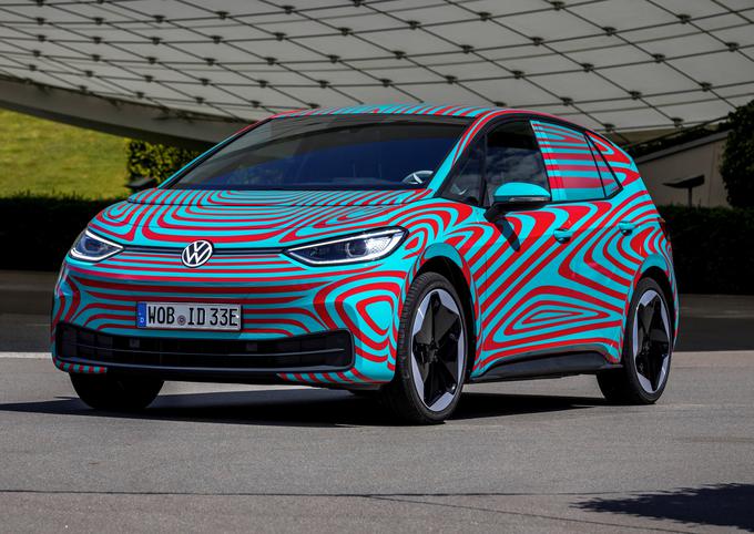 Volkswagen je prejel 30 tisoč rezervacij za električnega ID.3, ki ga bodo danes zvečer dokončno razkrili. Serijska proizvodnja se začne novembra. | Foto: Volkswagen