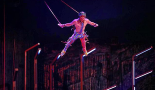 Za akrobata cirkusa Cirque du Soleil je bil padec na oder usoden