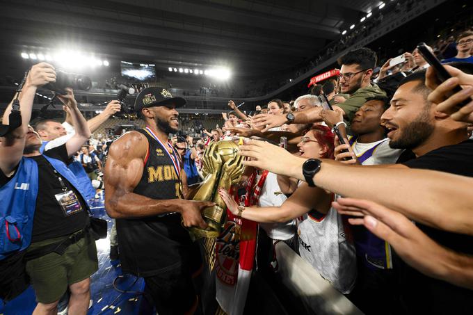 Jaron Blossomgame se veseli naslova prvaka Francije. | Foto: Guliverimage/dpa