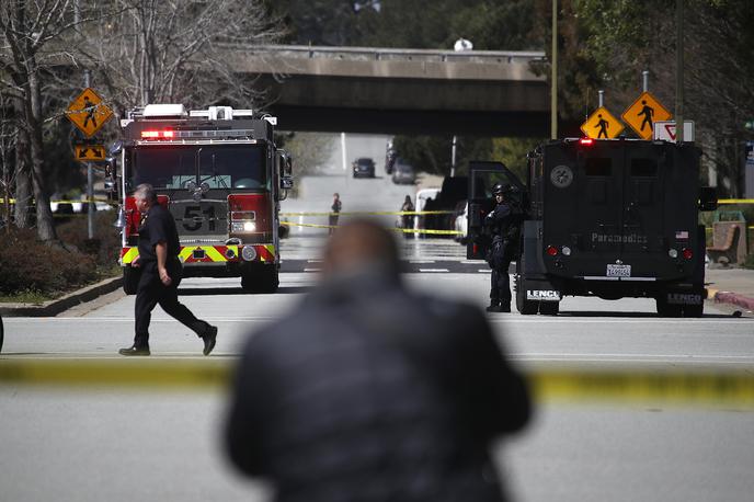 Kalifornija policija | V ZDA iščejo strelca, ki je v nedeljo streljal na dva policista. Dejanje bi lahko bilo povezano z nasilnim zatiranjem protestov proti policijskemu nasilju. | Foto Getty Images