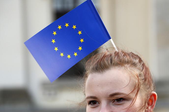 Evropska unija | Po volitvah 2019 bo treba unioniste prepričati, da za njihovo utopijo vedno tesnejše Unije niso dovolj interesi, ampak mora imeti smisel. Nacionaliste bo treba prepričati, da nacionalno samobitnost evropskih narodov lažje branijo in ohranjajo, če so povezni v skupnost kulturno podobnih držav. To je tisti center, ki mora v Evropi po 2019 zdržati. | Foto Reuters