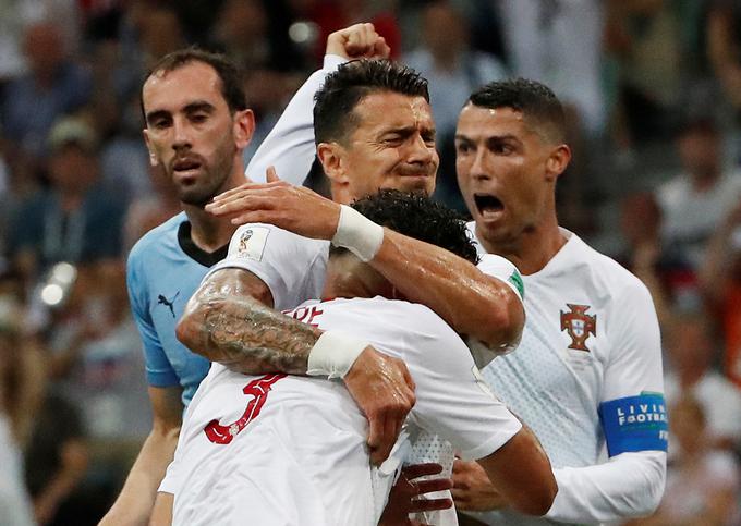 Portugalci so priznali premoč Urugvaju, za katerega je dvakrat v polno zadel Edinson Cavani. | Foto: Reuters