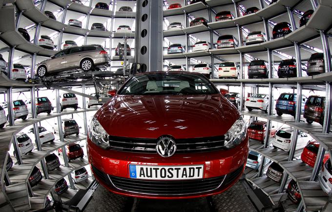 Volkswagen je v prvi polovici leta v Evropi prodal 261 tisoč golfov, ki je najbolje prodajani model v Evropi. | Foto: Reuters