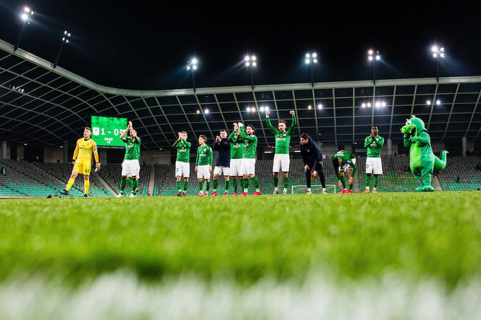 Nogomet se v Sloveniji vsaj ne bo igral vsaj do konca meseca.  | Foto: Grega Valančič/Sportida
