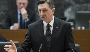 Pahor poslance posvaril pred veliko nevarnostjo