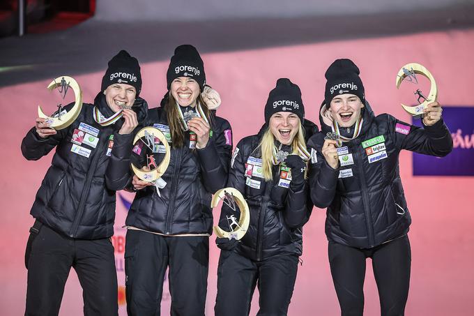 Na srebrno ekipno medaljo na nordijskem svetovnem prvenstvu v Oberstdorfu leta 2021 je najbolj ponosna. | Foto: Sportida
