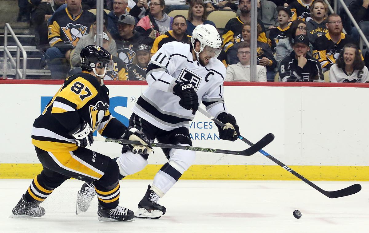 Sidney Crosby - Anže Kopitar | Los Angeles Kings so pred domačimi navijači z 2:1 premagali Pingvine iz Pittsburgha. | Foto Reuters