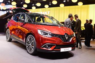 Renault scenic izza volana: zdi se ravno prav križan, da je uporaben in moderen