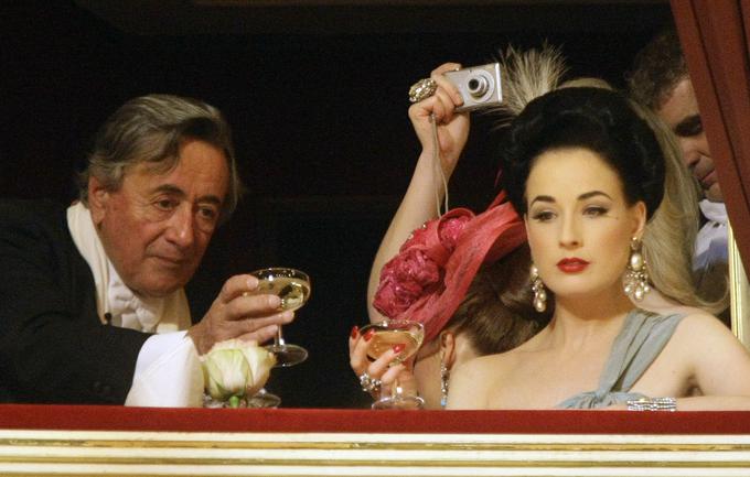 Kraljica striptiza Dita von Teese je bila Lugnerjeva spremljevalka leta 2008. | Foto: Reuters