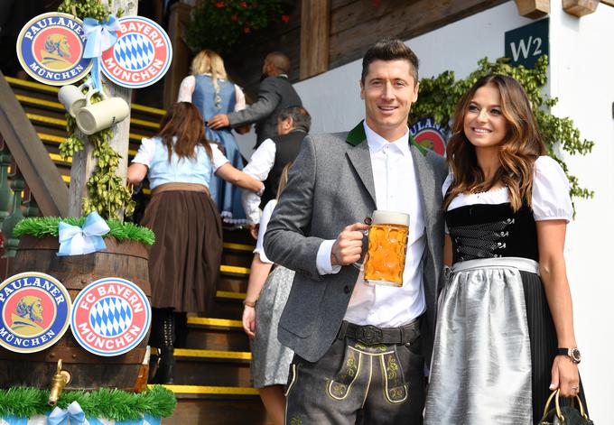 Najboljši strelec Bayerna Robert Lewandowski in njegova žena. | Foto: Getty Images