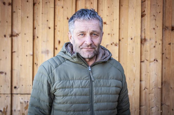 "Šest, sedem tednov sem bil v bolnišnici. Imel sem srečo, da se nisem peljal prav hitro, pa da mi je pot presekal avto in ne kombi, da sem poletel čez streho." | Foto: Simon Kavčič