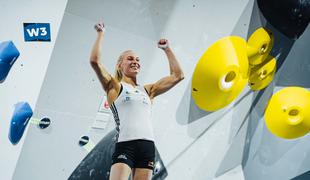 Janja Garnbret do sedmega naslova svetovne prvakinje, z mislimi pa pri žrtvah poplav #video