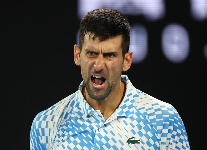 Novak Đoković je bil v drugem nizu videno nervozen. | Foto: Reuters