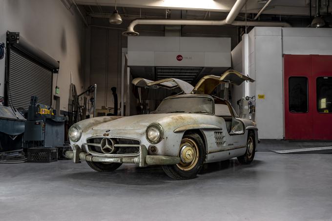 300SL gullwing iz leta 1954 je skoraj v prvotnem stanju - lastnik se je odločil za spremembo barve, vendar projekta ni izpeljal do konca. | Foto: Mercedes-Benz