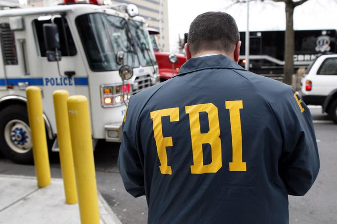 FBI | Ameriški preiskovalci svarijo pred neustrezno računalniško varnostjo povezanih pametnih naprav, tudi televizorjev. | Foto Reuters