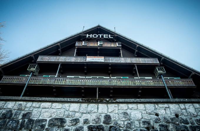 Lani je bil hotel Bellevue na dražbi prodan za 720 tisoč evrov. | Foto: Vid Ponikvar