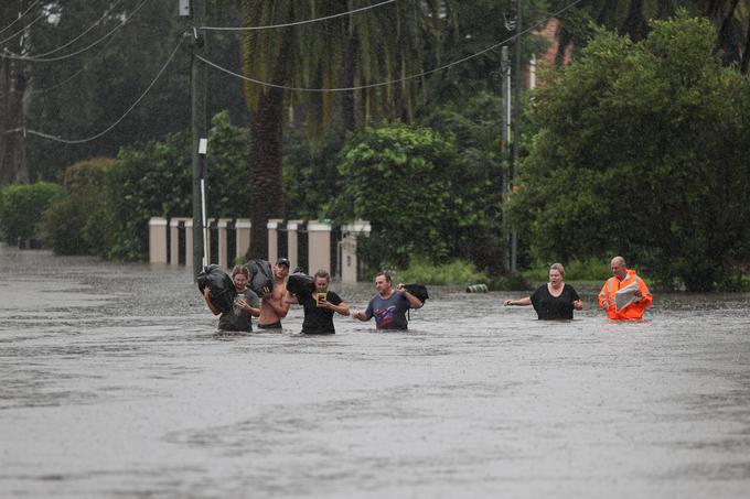 Zaradi poplav je moralo svoje domove na vzhodni obali Avstralije zapustiti več tisoč ljudi. | Foto: Reuters