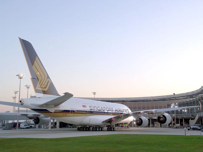 Prvi so z novim A380 25 oktobra 2007 poleteli pri Singapore Airlines. | Foto: Airbus