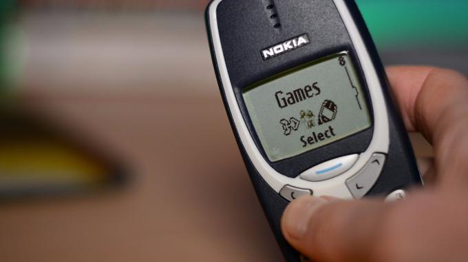 Nokia 3310 bo gotovo navdušila nostalgične zaljubljence, ki so jo vzljubili že (davnega) leta 2000, ko se je prvič pojavila. | Foto: 