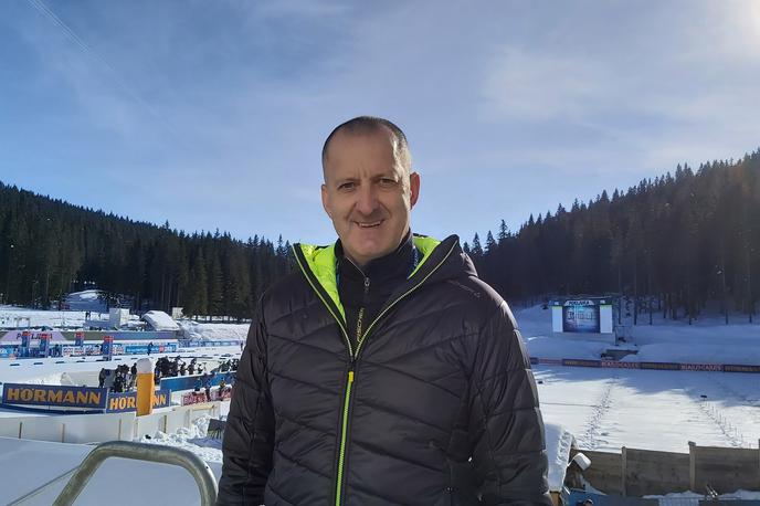 Boštjan Lekan - Pokljuka 2021 | Boštjan Lekan je eden od pionirjev slovenskega biatlona, leta je preživel v samem drobovju tega športa, bil tekmovalec, serviser, trener, danes pa na "ta cirkus" gleda še od zunaj, opravlja namreč vlogo strokovnega komentatorja na nacionalni televiziji. | Foto Simon Kavčič