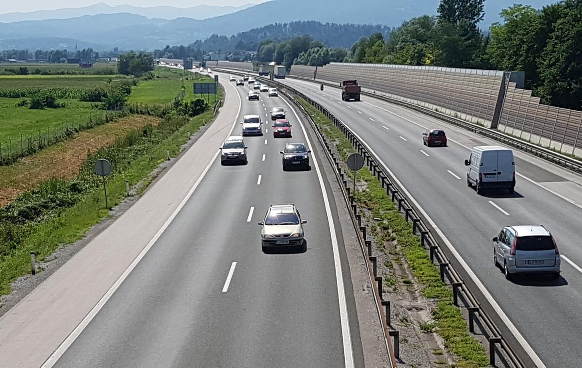 Varnostna razdalja avtocesta | Foto Gregor Pavšič