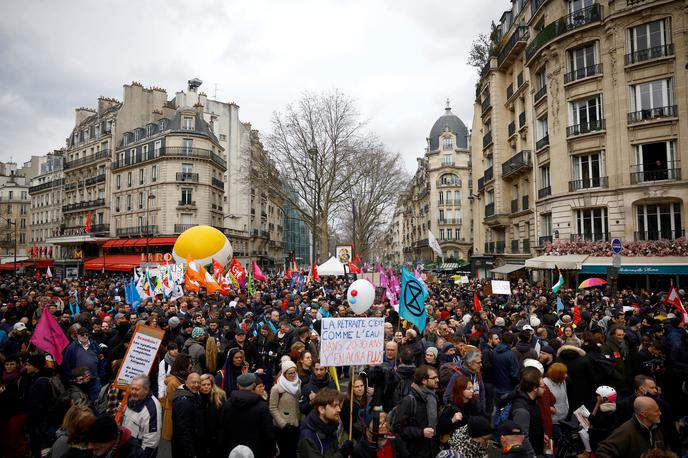Francija protest | Vlada kljub protestom vztraja pri reformi, češ da bi se brez nje pokojninski sistem sesul.  | Foto Reuters