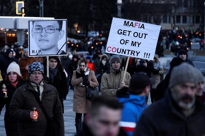Po umoru raziskovalnega novinarja Jana Kuciaka in njegove zaročenke februarja 2018 so na Slovaškem izbruhnili množični protesti. Posledice protestov so bili tudi porazi socialdemokratske Smeri na predsedniških volitvah leta 2019 in parlamentarnih leta 2020. | Foto: Reuters