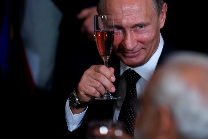 Viktor Zubkov je bil leta 2000 med drugim eden redkih povabljencev na praznovanje Putinovega rojstnega dne.  | Foto: AP / Guliverimage