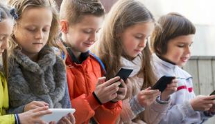 Uporaba mobitela za otroke ni škodljiva … če ga le uporabljajo odgovorno