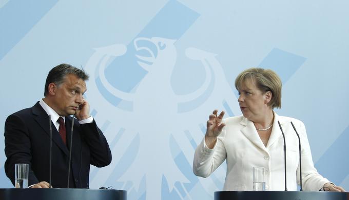 Viktor Orban je leta 2015 zaslovel po vsej Evropi kot velik nasprotnik nemške kanclerke Angele Merkel in njene politike na stežaj odprtih vrat za migrante in begunce. | Foto: Reuters