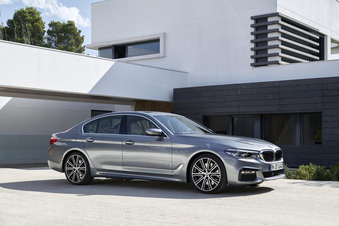 11. februarja 2017 prihaja na ceste s štirimi različicami motorjev (štiri- in šestvaljni bencinski in dizelski motorji) z zadnjim pogonom ali pa znanim elektronsko nadzorovanim sistemom štirikolesnega pogona BMW xDrive. | Foto: BMW