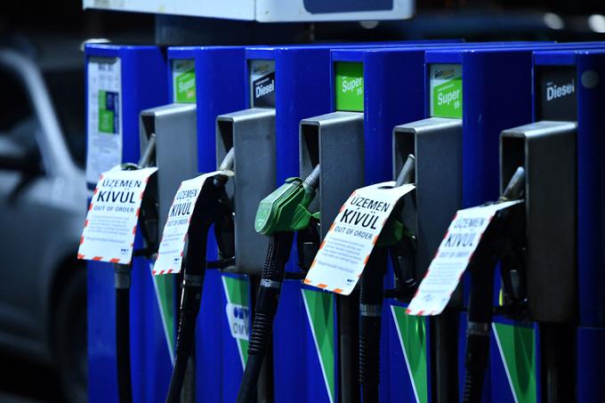 Novembra lani je madžarska vlada ceno 95-oktanskega bencina določila pri največ 1,17 evra za liter. | Foto: Reuters