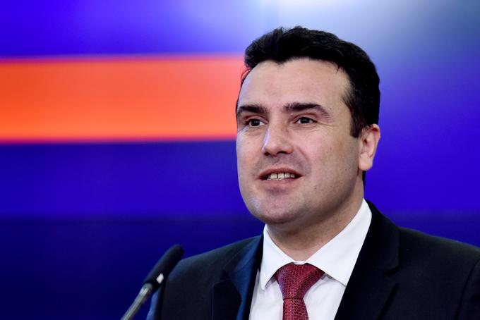 Makedonski premier Zoran Zaev je pred glasovanjem poudaril zgodovinski pomen odločitve, saj brez dogovora z Grčijo za Makedonijo ne bo niti članstva v EU niti v Natu. | Foto: STA ,