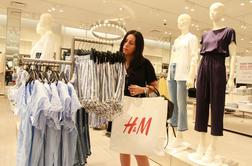 H&M ima za 3,6 milijarde evrov odvečnih oblačil, ki jih mora prodati