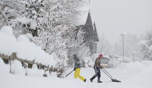 Sneženje povzroča težave v Avstriji in Nemčiji, v Münchnu odpovedali 120 letov
