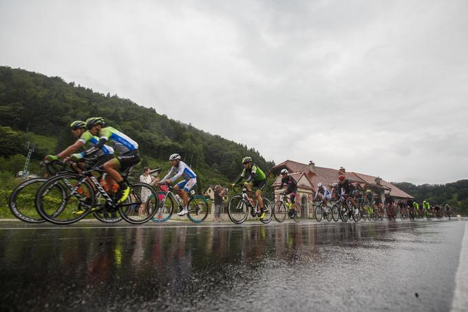 Dež in mraz spremljata zadnjo etapo Po Sloveniji. | Foto: 