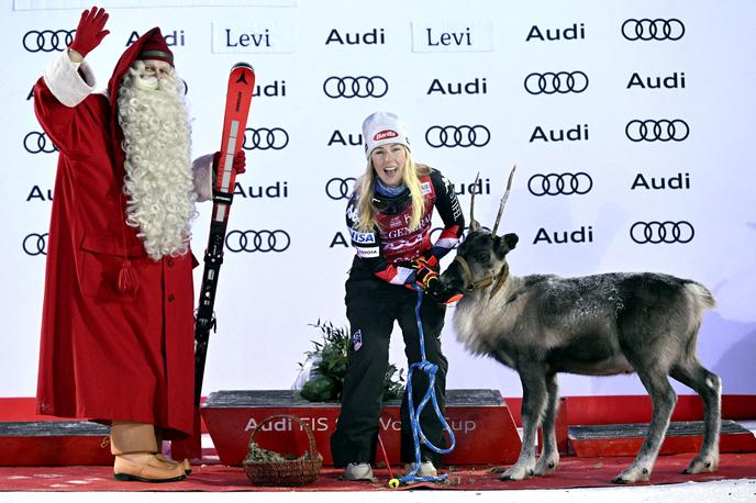 Mikaela Shiffrin | Mikaela Shiffrin je s pomočjo oboževalcev izbrala ime za njenega sedmega severnega jelena, ki ga je dobila za zmago na slalomu v Leviju na Finskem. | Foto Reuters