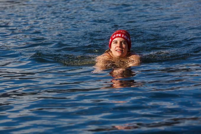 Prvič se je tekmovanja na Bledu udeležila tudi skupina šestih zimskih plavalcev iz francoskega dela Švice, kjer trenirajo v jezeru Neuchâtel. V Slovenijo so prišli prav zaradi tega tekmovanja ("In zato, ker je Bled tako čudovit!"), že jutri pa se vračajo domov.  | Foto: Grega Valančič/Sportida
