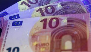 Evro najvišje v zadnjih dveh letih in pol, razloga za preplah (še) ni
