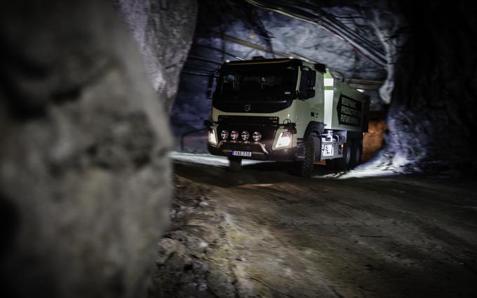 Vozila z različnimi stopnjami avtomatizacije bodo verjetno prej uvedli v panogah, v katerih prevozi potekajo na strogo omejenih območjih, recimo v rudnikih ali na tovornih terminalih. | Foto: Volvo