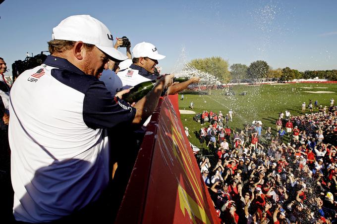 Američani so si dali duška in poškropili navdušene ljubitelje golfa. | Foto: Reuters