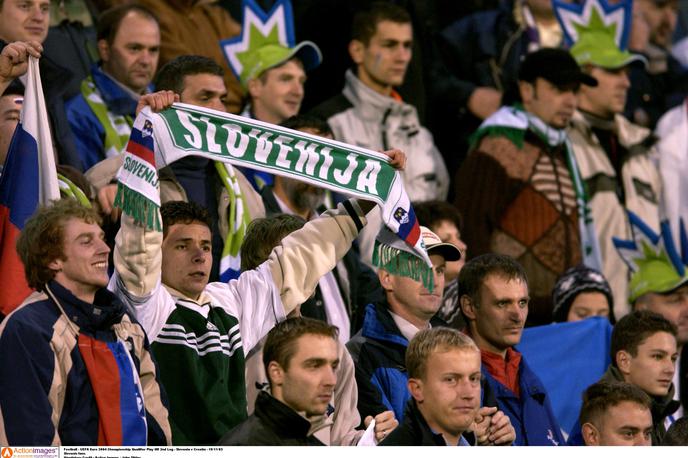 Slovenija Hrvaška Bežigrad 2003 Euro | Slovenska nogometna reprezentanca je leta 2001 v dodatnih kvalifikacij za SP 2002 izločila Romunijo (2:1 v Ljubljani in 1:1 v Bukarešto) in postavila "piko na i" nepozabni evforiji navijačev. | Foto Reuters