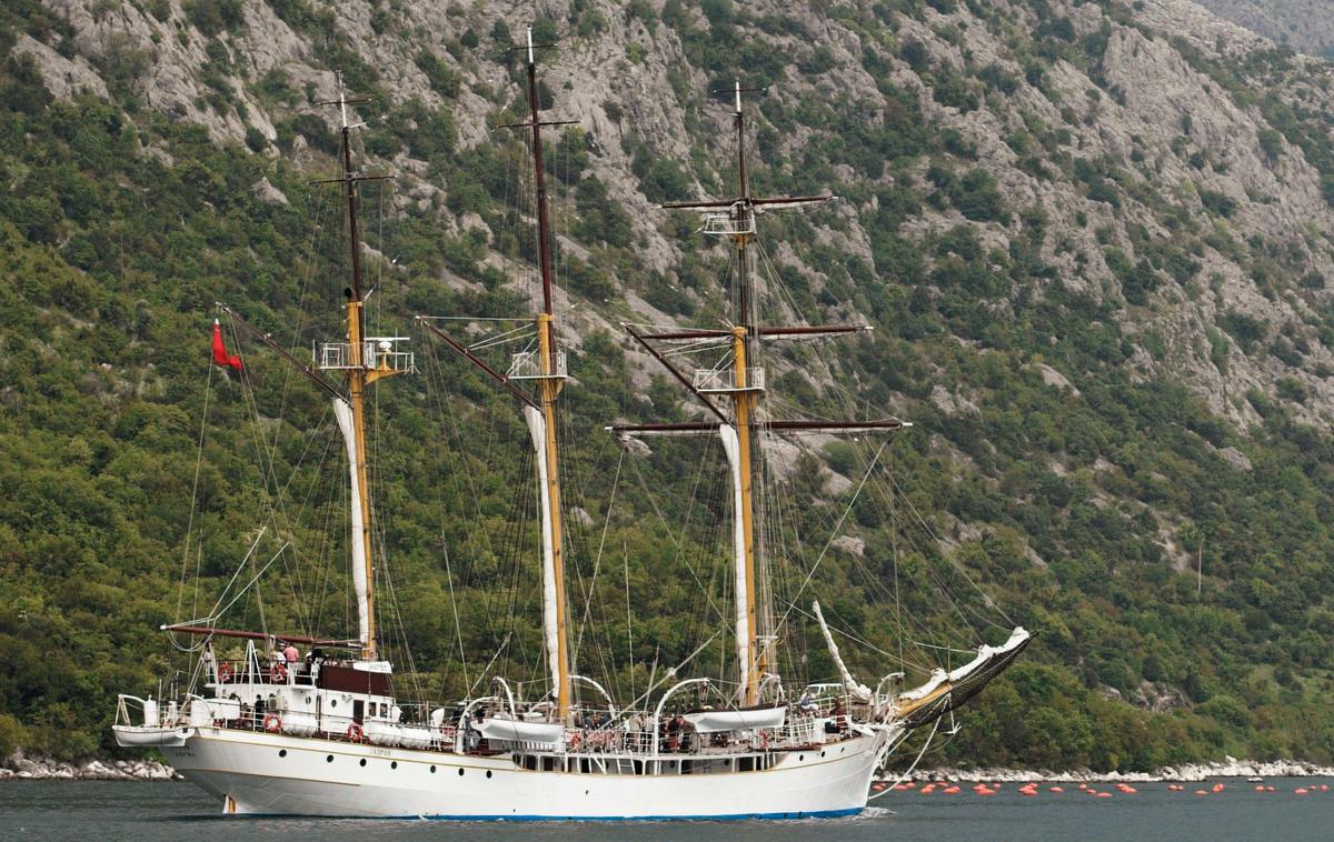 Ladja Jadran | Na ladji Jadran so odkrili med 50 in 60 kilogramov kokaina. | Foto Reuters