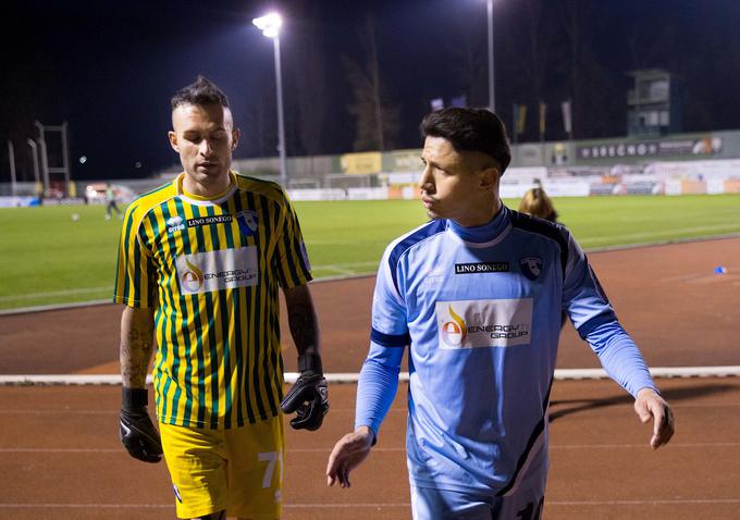 Vratar Alex Cordaz in Lapadula sta v sezoni 2013/14 igrala za Gorico, v tej sezoni pa se srečujeta v serie A. | Foto: Vid Ponikvar