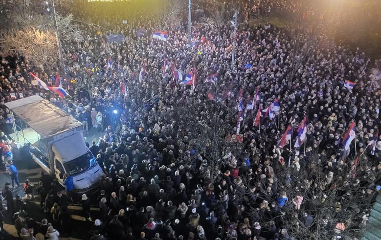 V Beogradu Protestniki Sku Ali Vdreti V Mestno Skup Ino Policija