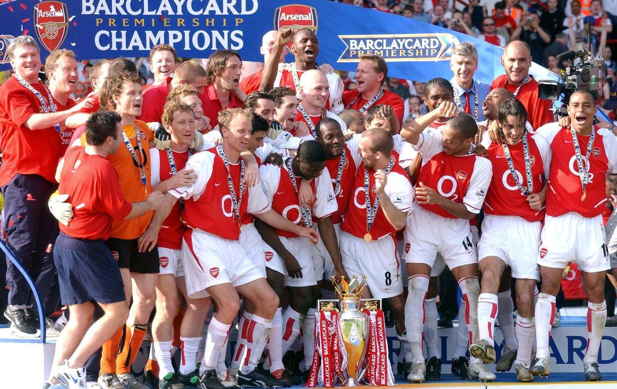 Arsenal 2004 Thierry Henry | Takole je Arsenal nazadnje, pred 19 leti, dvignil pokal kot prvak Anglije. Trinajstič. | Foto Guliver Image