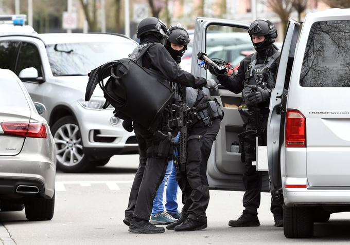 Policijska akcija za pobeglim napadalcem je trajala nekaj ur. | Foto: Reuters